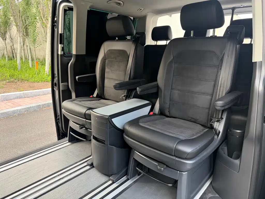Volkswagen Multivan 2018 — фото 14