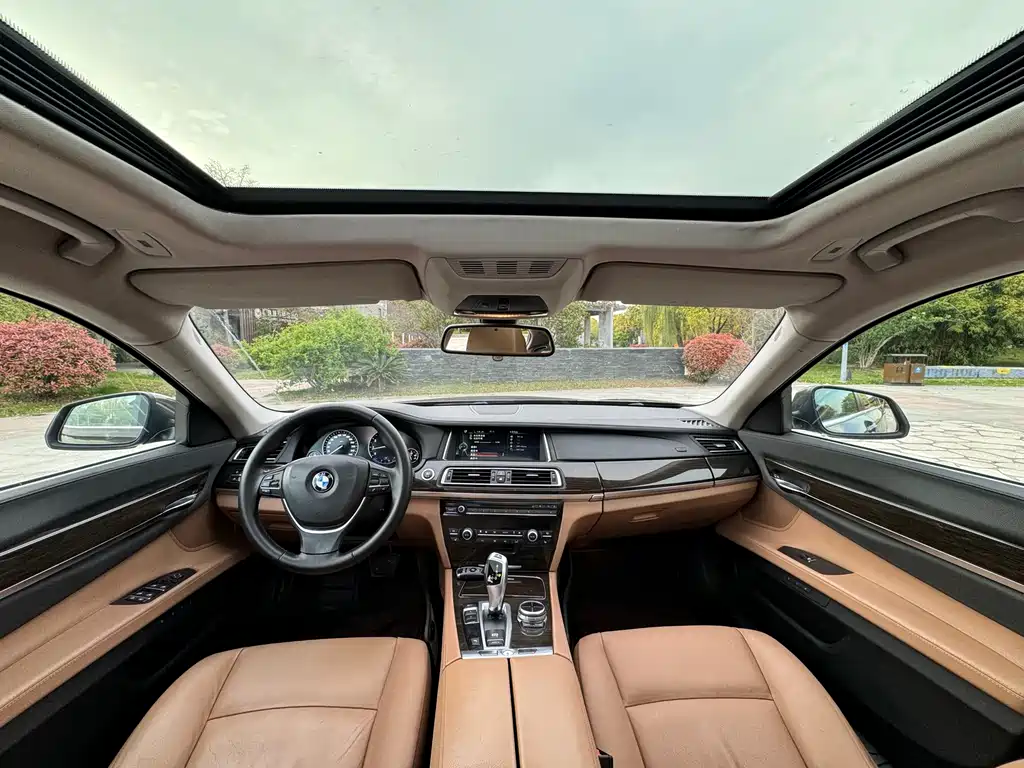 BMW 7 Series 2014 — фото 9