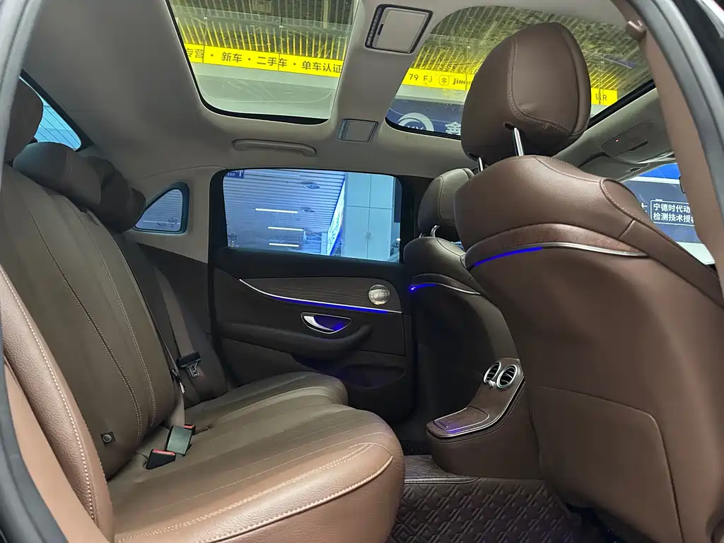 Mercedes-Benz E-Class 2023 — фото 19