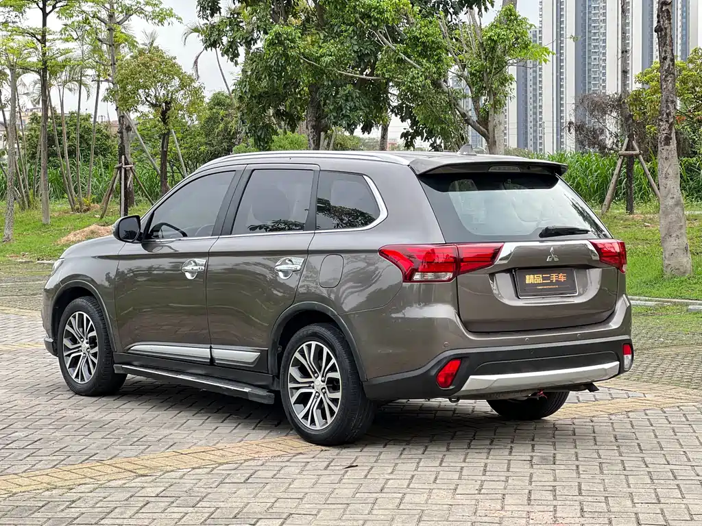 Mitsubishi Outlander 2017 — фото 7