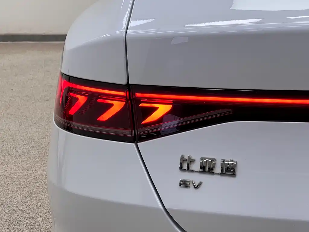 BYD Qin PLUS 2023 — фото 11