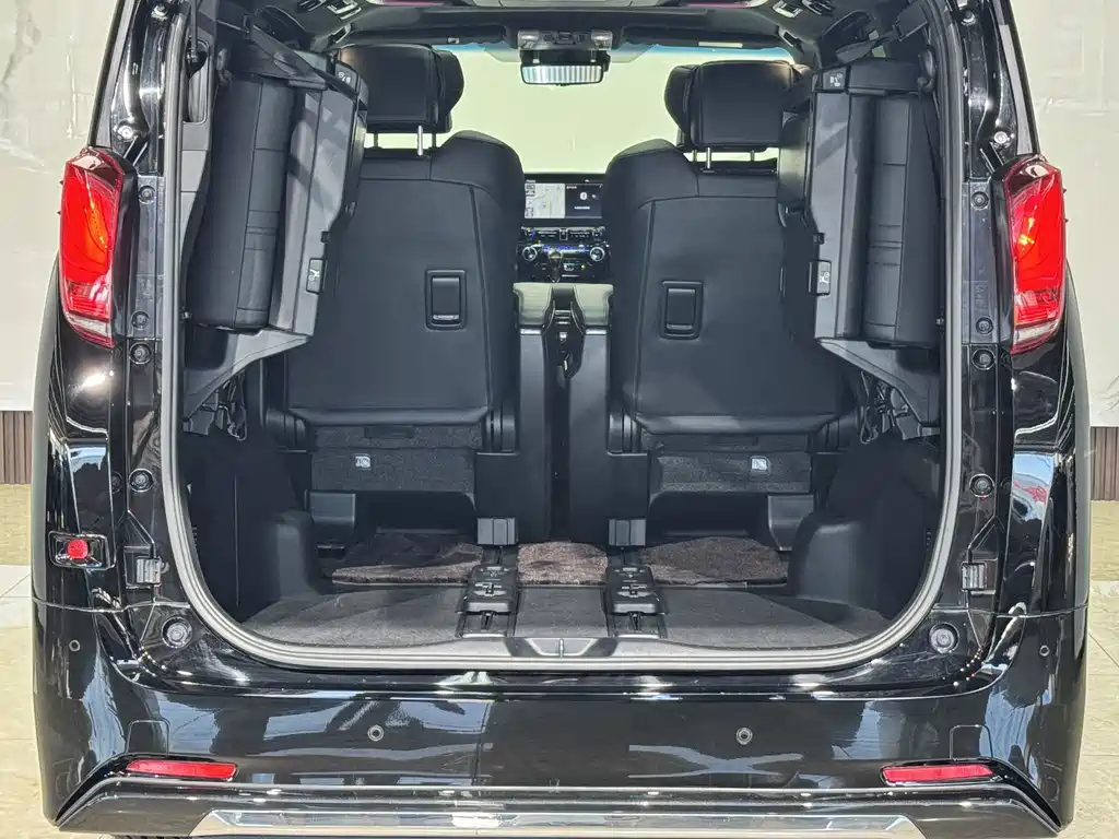 Toyota Alphard 2022 — фото 19