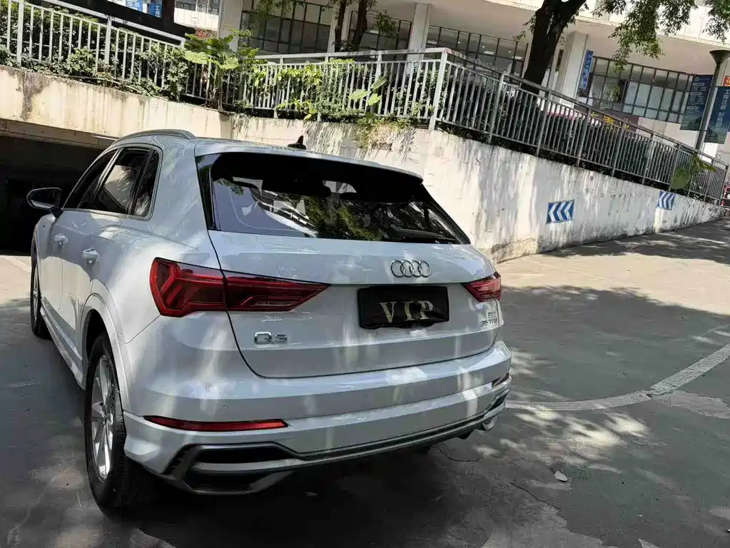 Audi Q3 2020 — фото 14