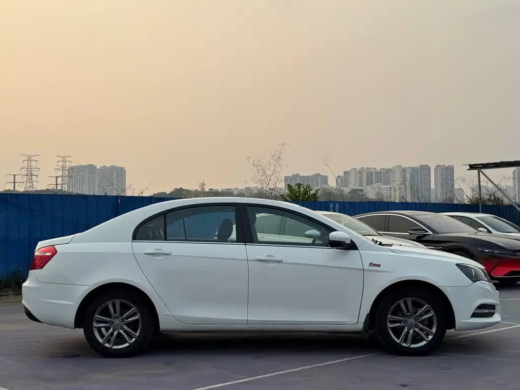 Geely Emgrand 2017 — фото 4