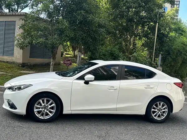 Mazda 3 Axela 2015