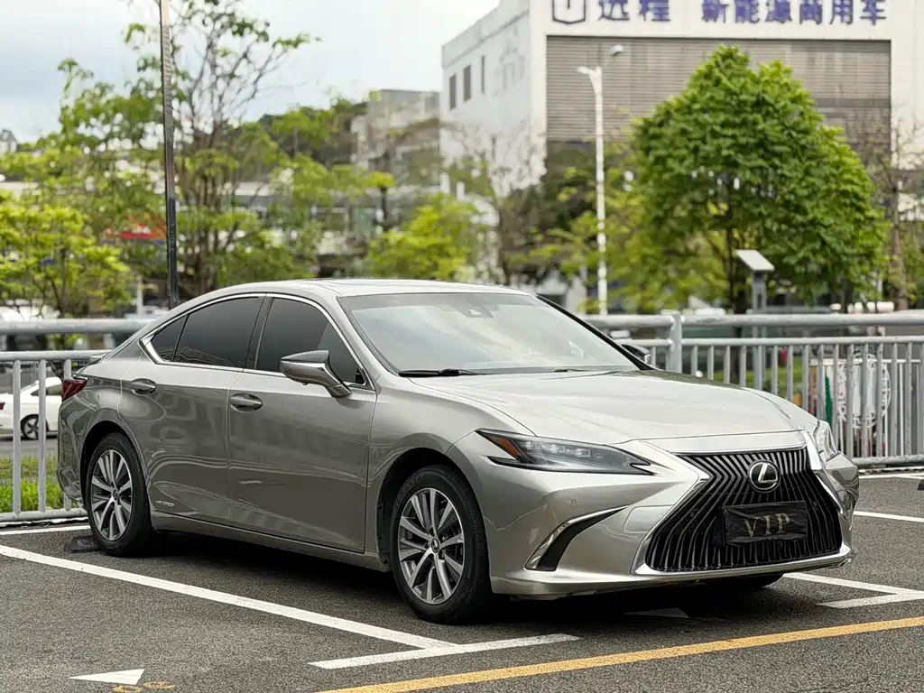Lexus ES 2019 — фото 3