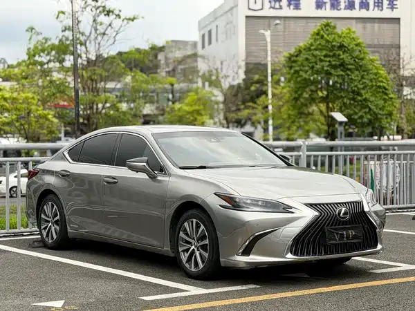 Lexus ES 2019