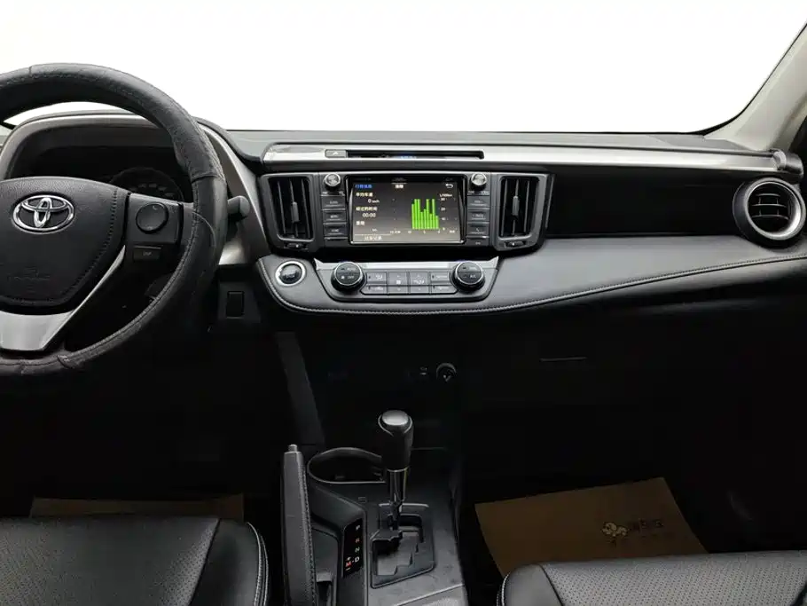 Toyota RAV4 2017 — фото 13
