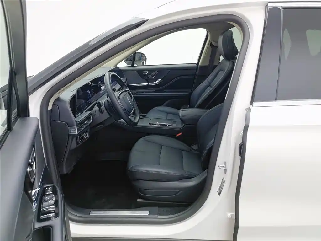 Lincoln Corsair 2024 — фото 10
