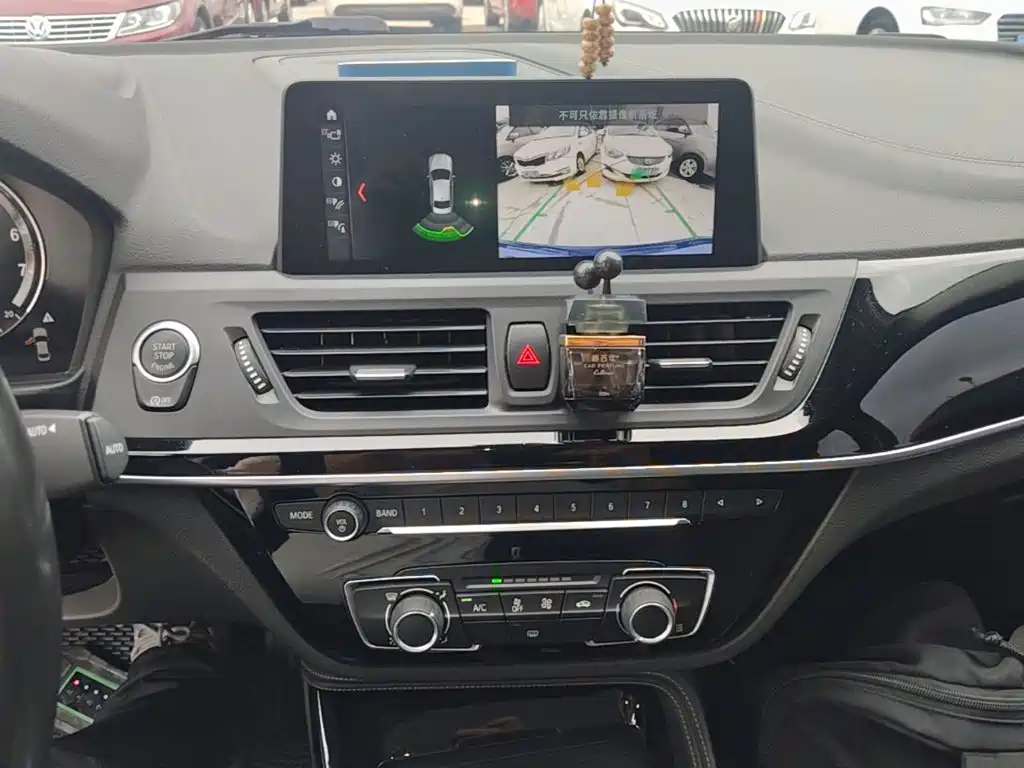 BMW 1 Series 2019 — фото 13