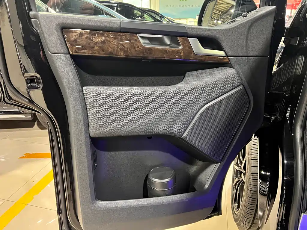 Volkswagen Multivan 2019 — фото 5