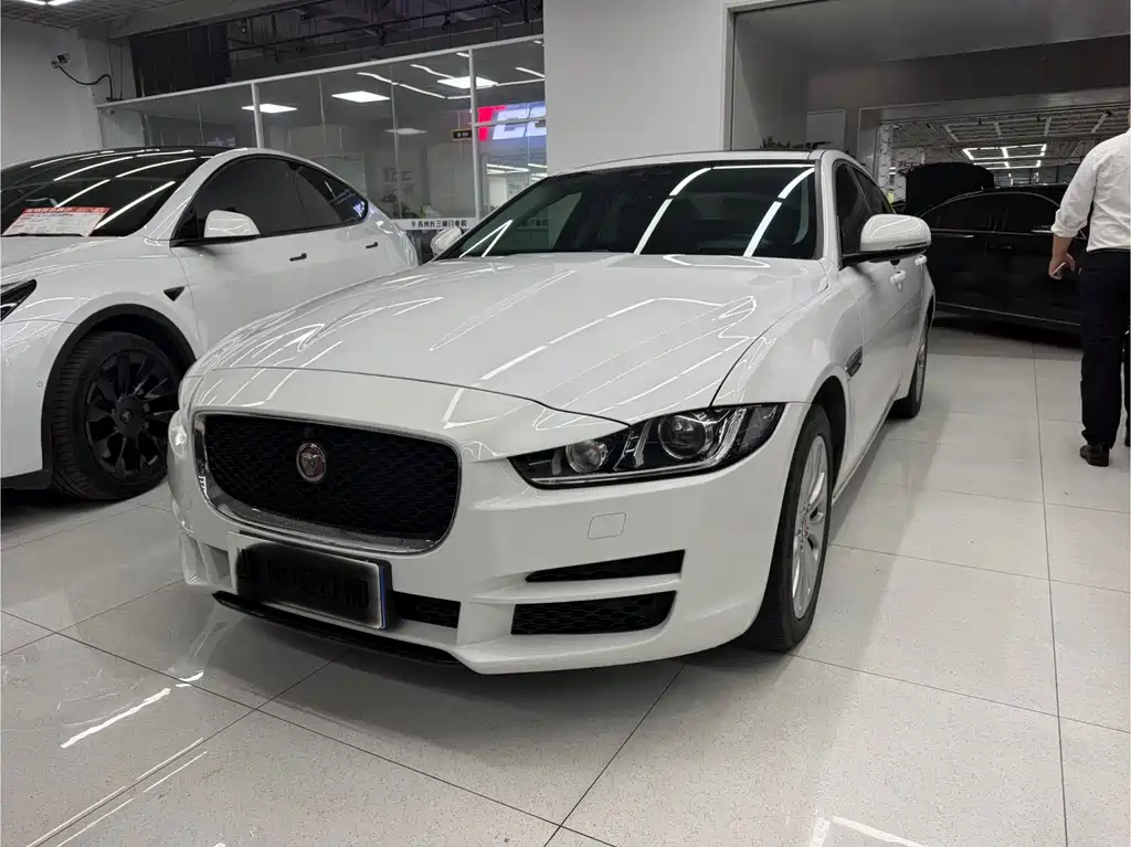 Jaguar XEL 2019 — фото 10