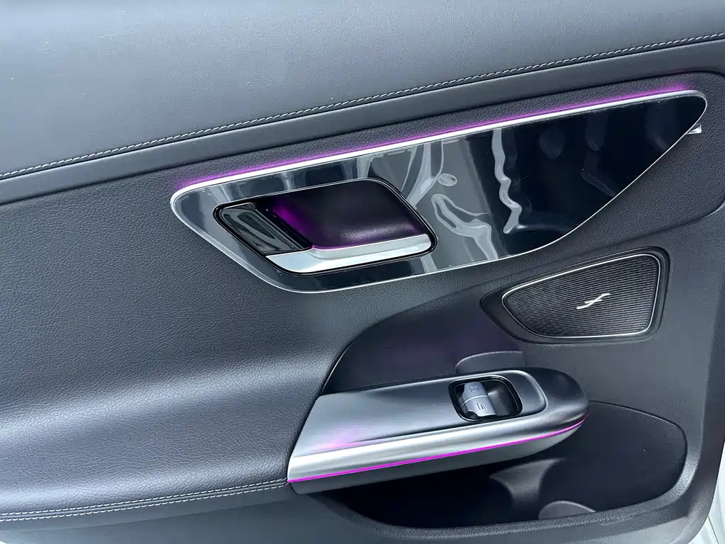 Mercedes-Benz C-Class 2023 — фото 11