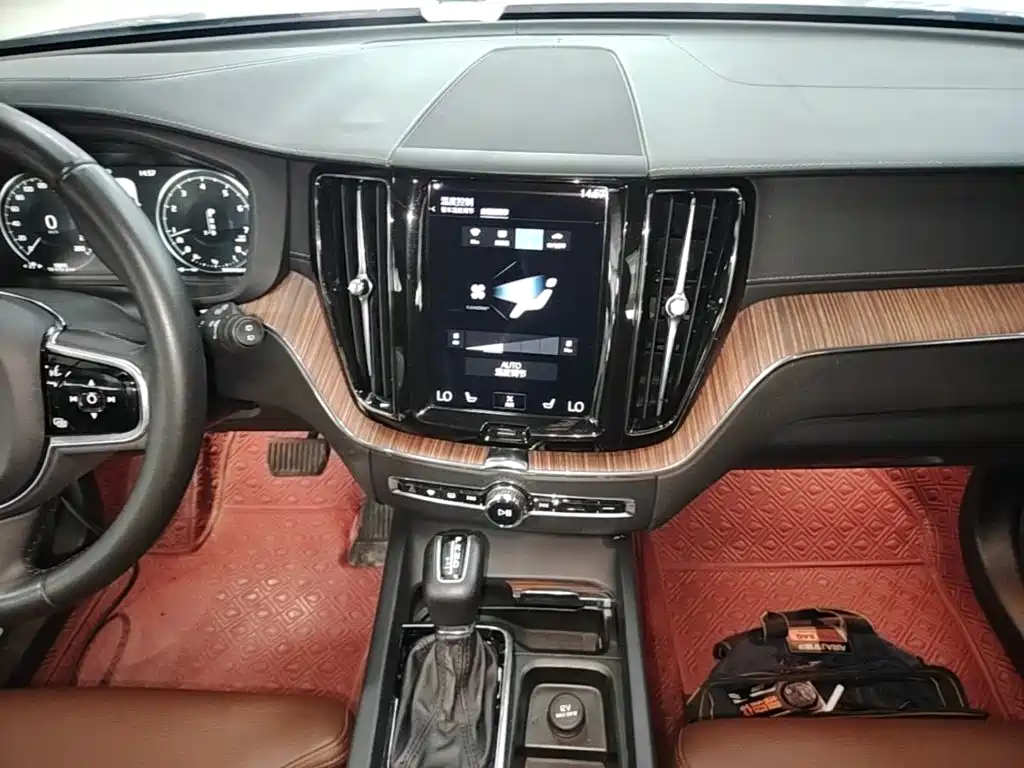 Volvo XC60 2020 — фото 13