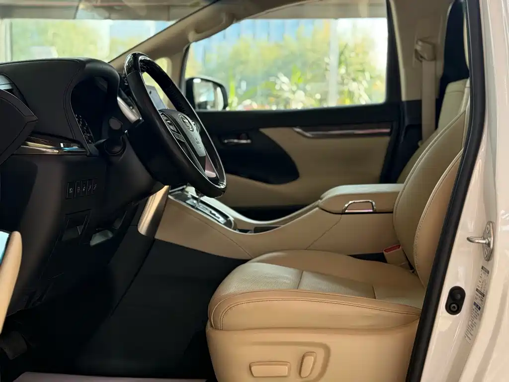 Toyota Alphard 2021 — фото 13