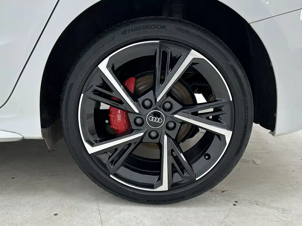 Audi A3 2023 — фото 17