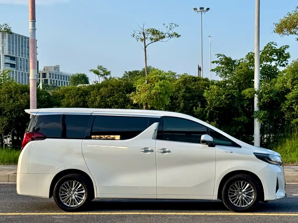 Toyota Alphard 2019 — фото 4