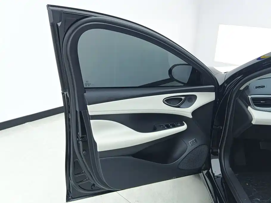 BYD Seal 05 DM-i 2025 — фото 7