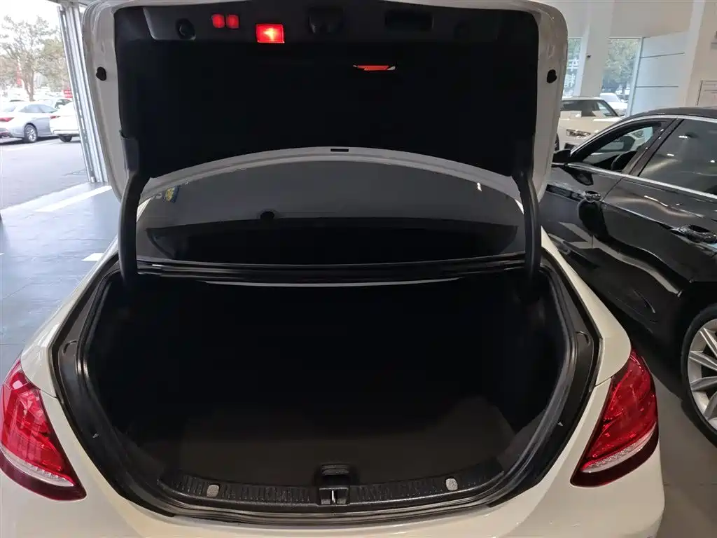 Mercedes-Benz E-Class 2020 — фото 10