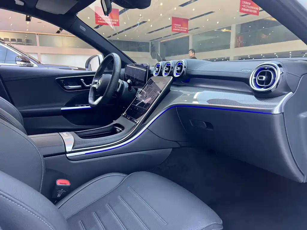 Mercedes-Benz C-Class 2025 — фото 13
