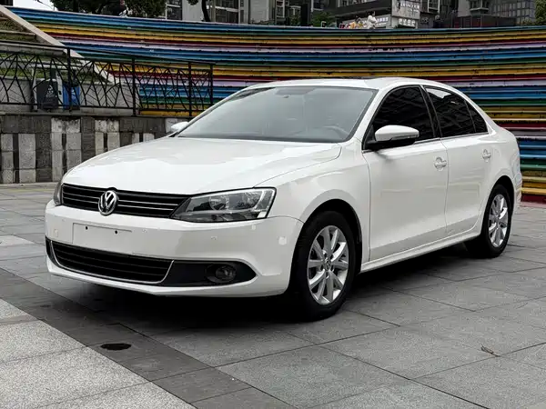 Volkswagen Sagitar 2013