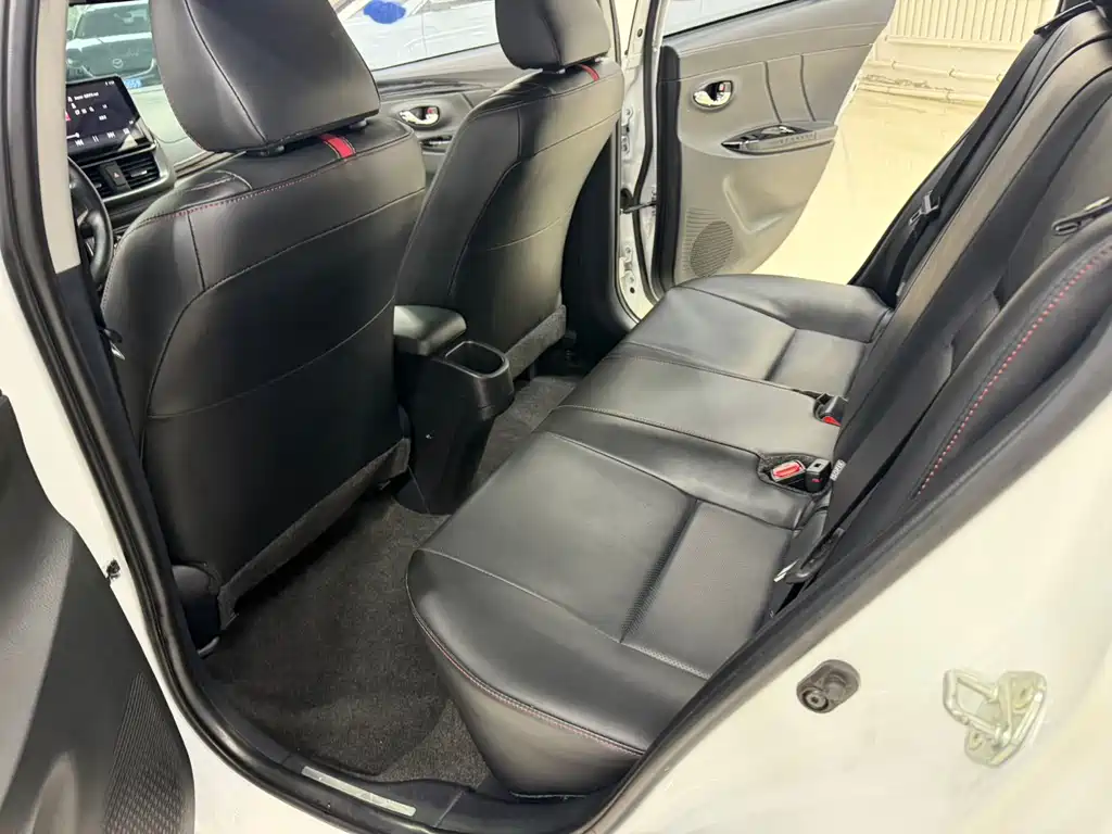 Toyota Yaris L 2023 — фото 14