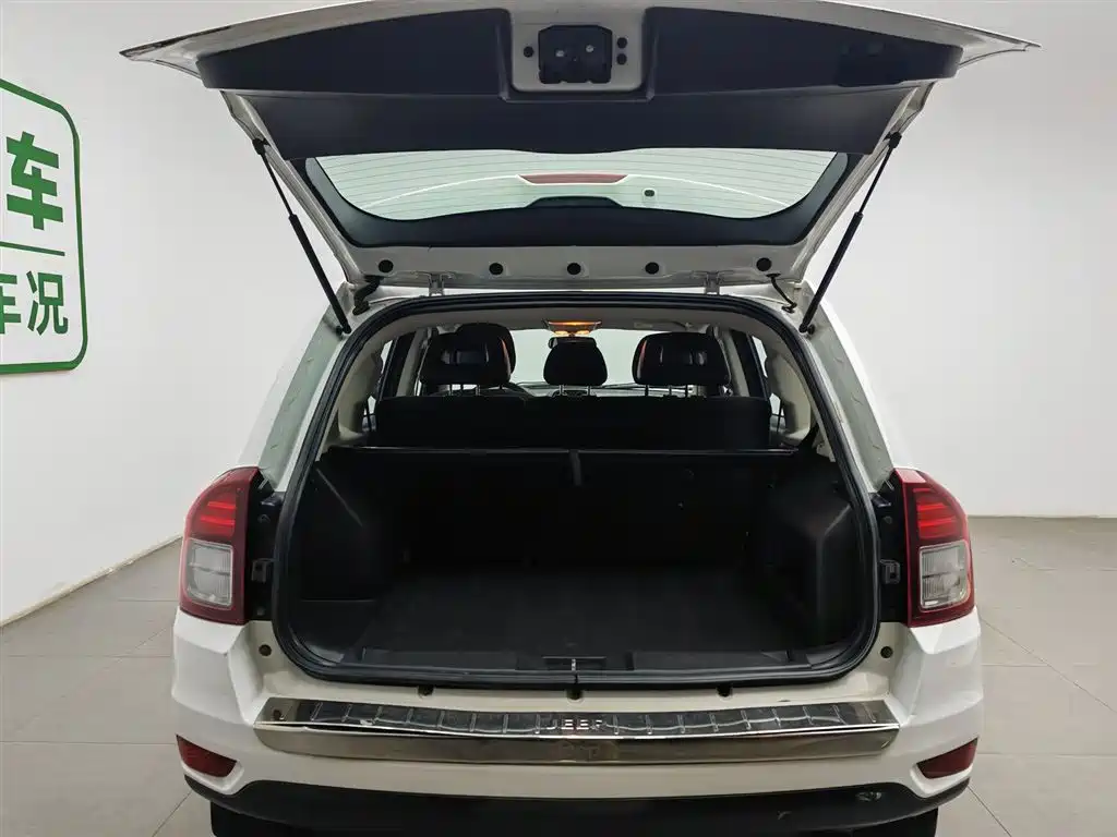Jeep Compass 2014 — фото 16