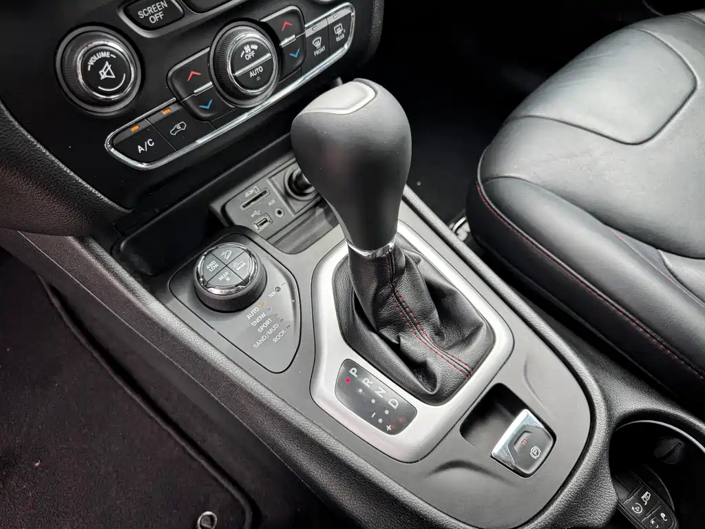 Jeep Cherokee 2014 — фото 7