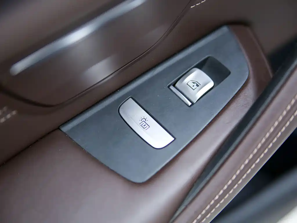 BMW 5 Series 2020 — фото 20