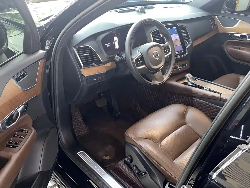 Volvo XC90 2023 — фото 11