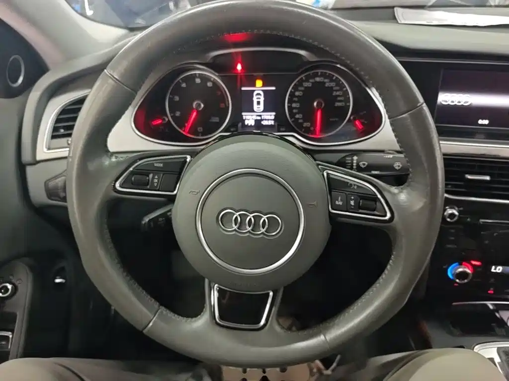 Audi A4L 2016 — фото 11