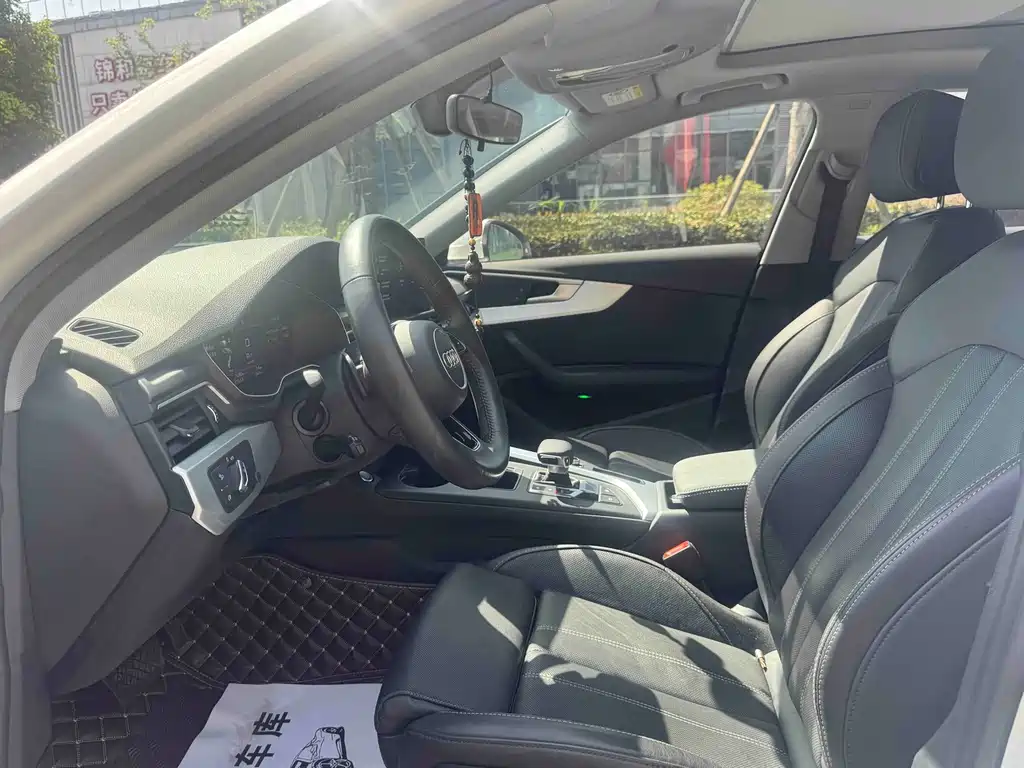 Audi A4L 2020
