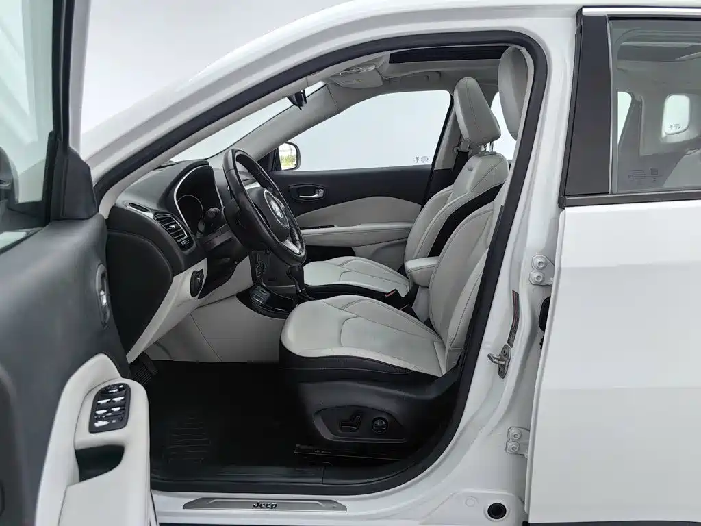Jeep Compass 2019 — фото 10