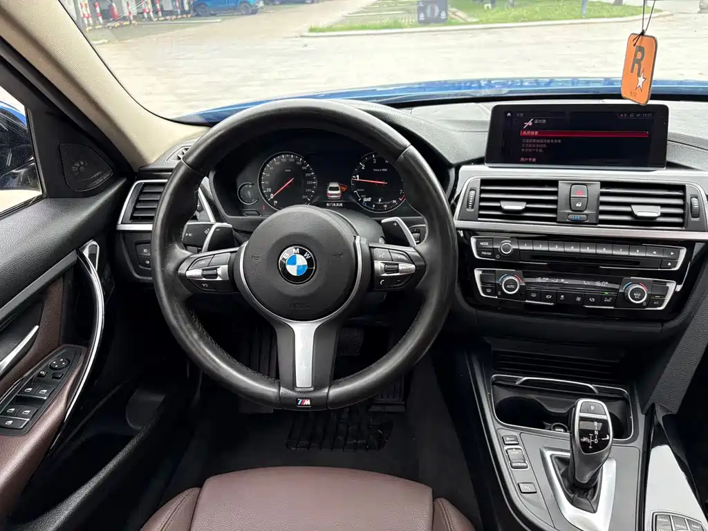 BMW 3 Series 2018 — фото 9