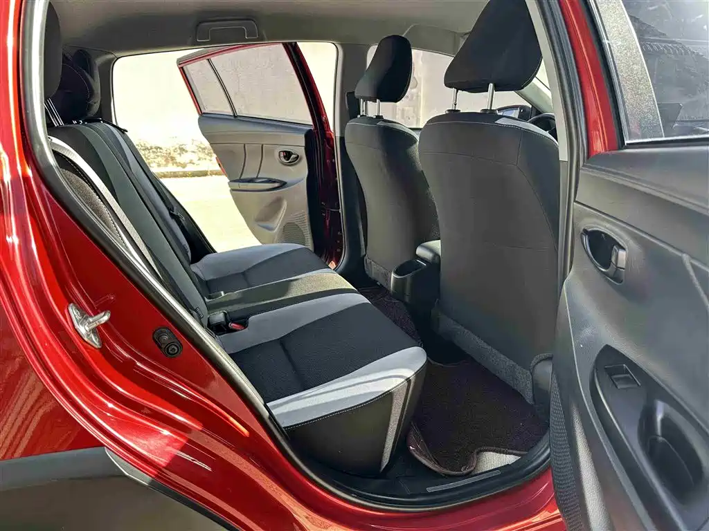 Toyota Yaris L 2021 — фото 11