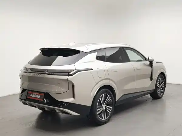 Lynk & Co 08 EM-P 2025