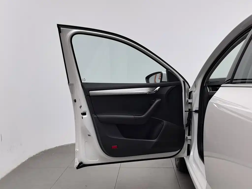 Skoda Octavia 2020 — фото 8