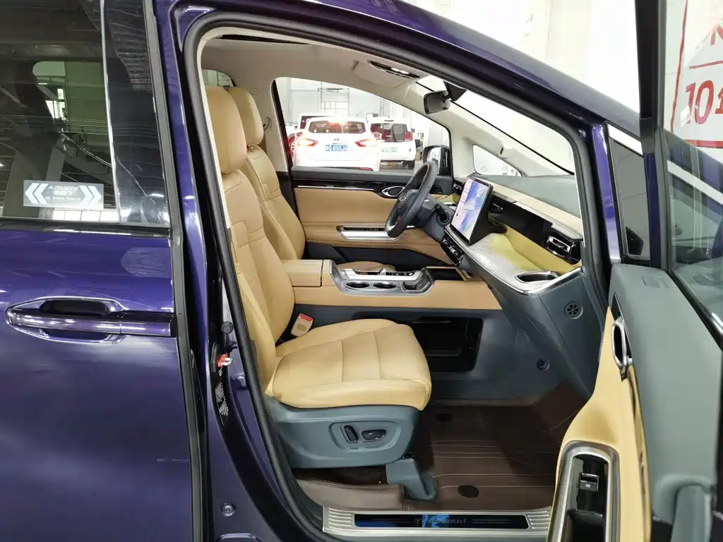 GAC Trumpchi E8 PHEV 2024 — фото 23