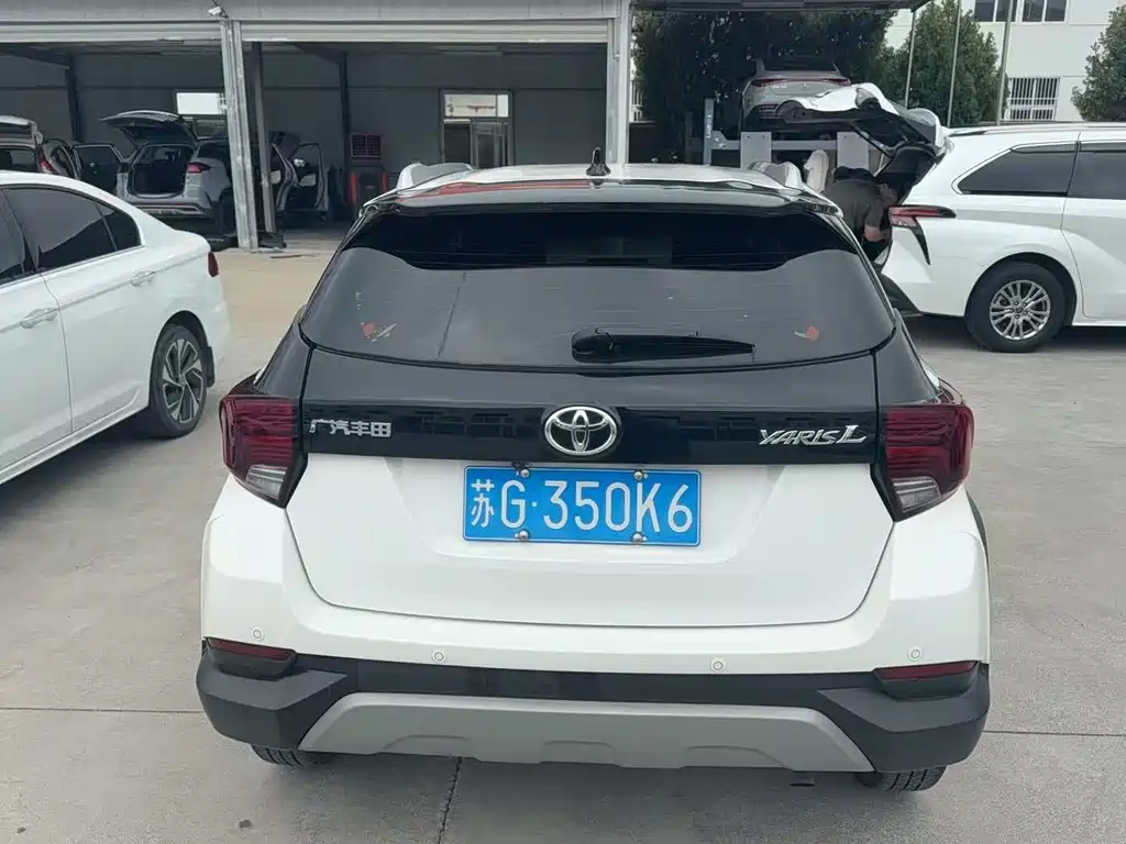 Toyota Yaris L 2022 — фото 10