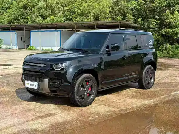 Land Rover Defender 2024