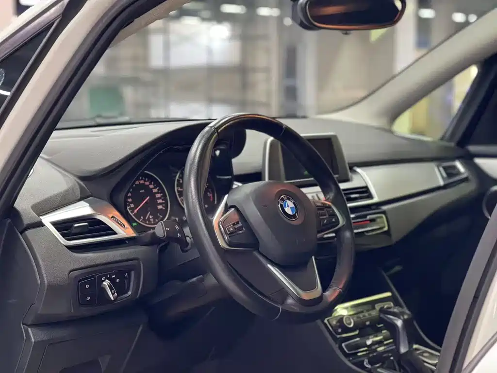 BMW 2 Series Active Tourer 2018 — фото 19