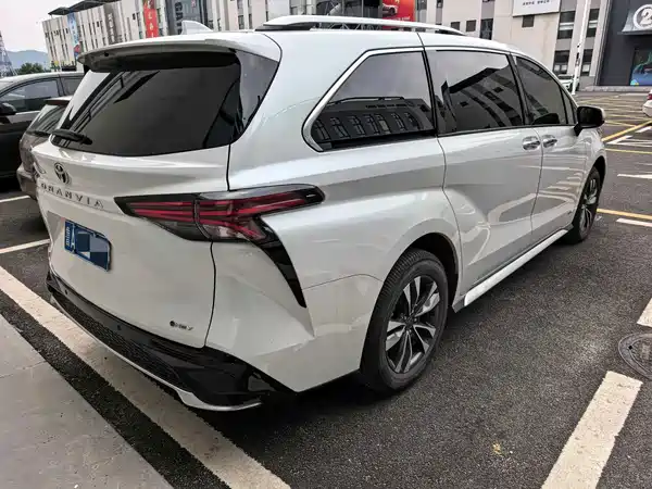 Toyota Granvia 2024