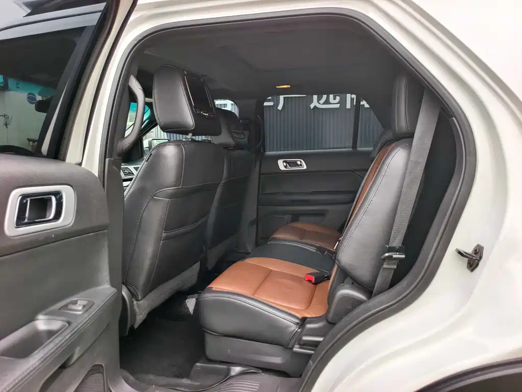 Ford Explorer 2015 — фото 11
