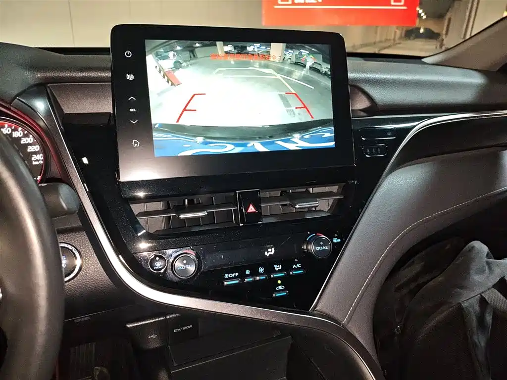 Toyota Camry 2023 — фото 10