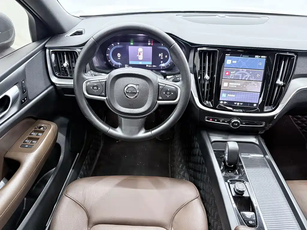 Volvo S60 2023 — фото 8