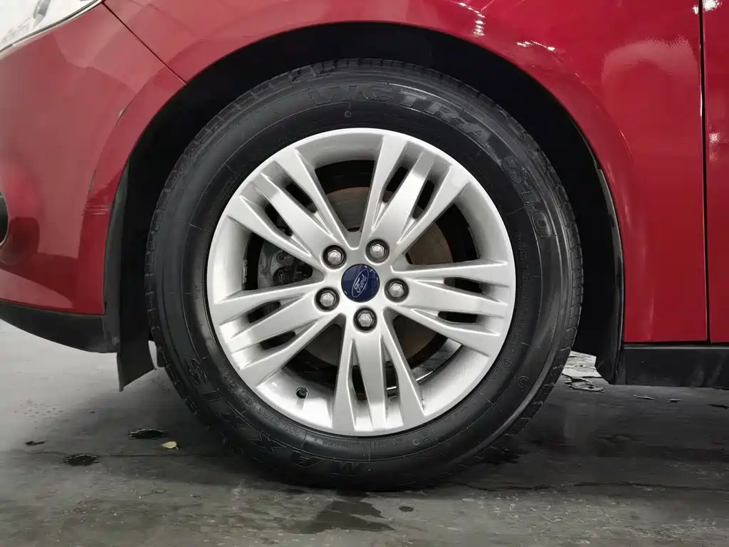 Ford Focus 2013 — фото 17