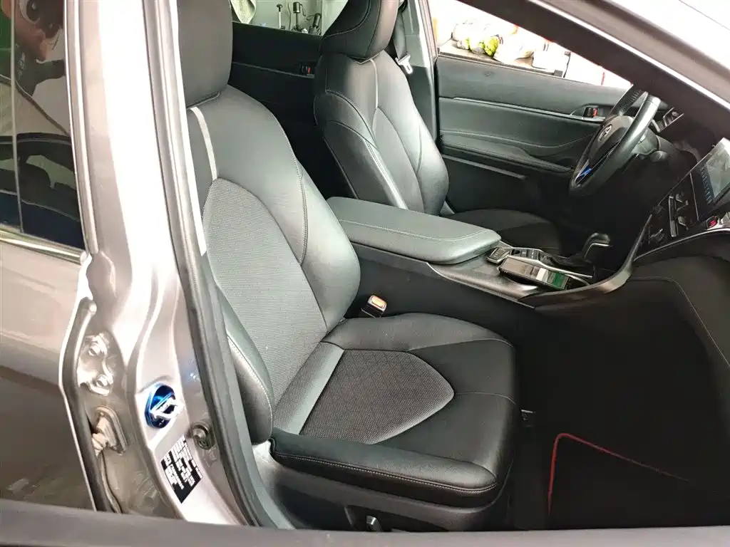 Toyota Camry 2021 — фото 25