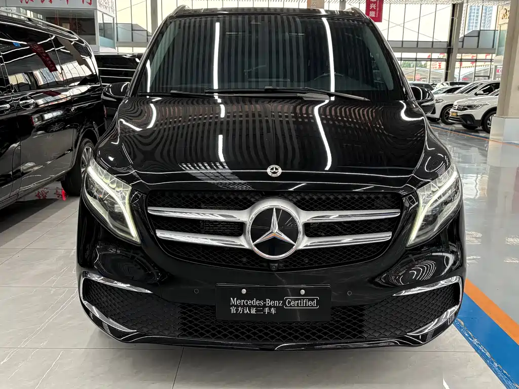 Mercedes-Benz V-Class 2022 — фото 1