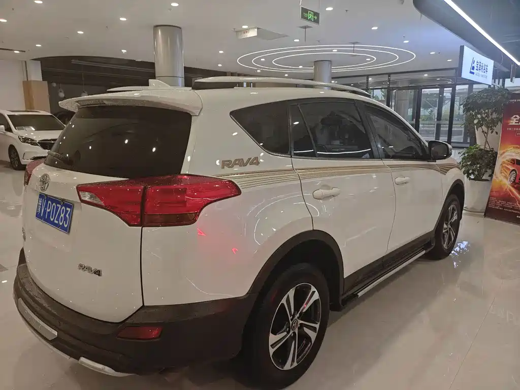 Toyota RAV4 2016 — фото 9