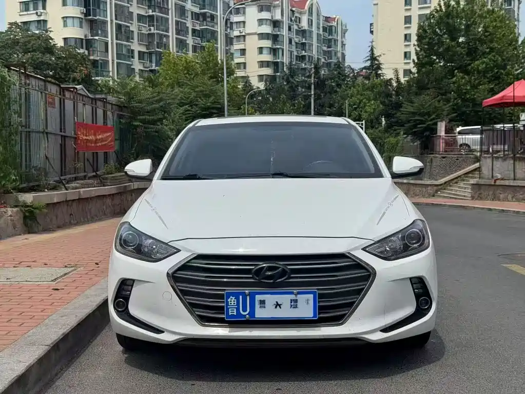 Hyundai Elantra 2018 — фото 2